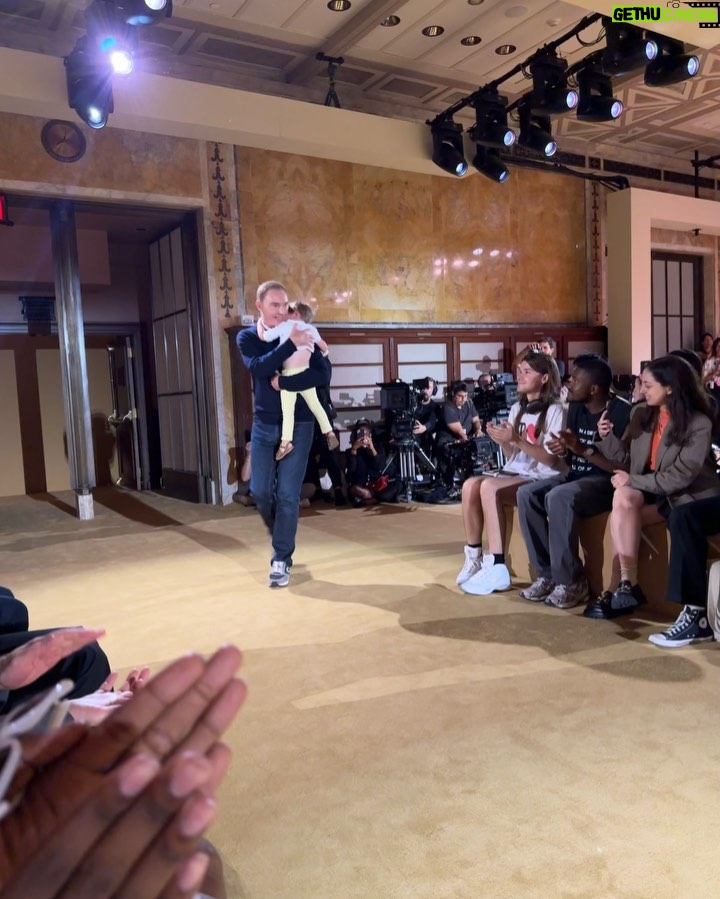 Dove Cameron Instagram - girls night @ @coach @coach @coach brava @stuartvevers 🗣️🧳🪡