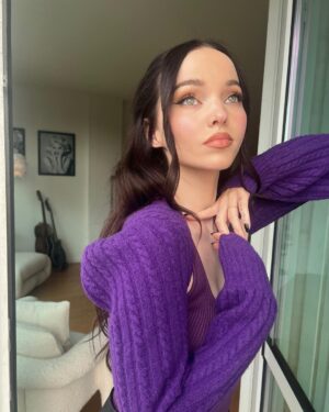 Dove Cameron Instagram - lucky you, i can read minds 🤸🏻‍♀️