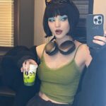Dove Cameron Instagram - back w camp, levity , fosse & flexibility!!! 🤸🏻‍♀️ clearly we have no fun making this show . first 2 eps of season 2 out now on @appletvplus 🍸🎷🧪🎙️