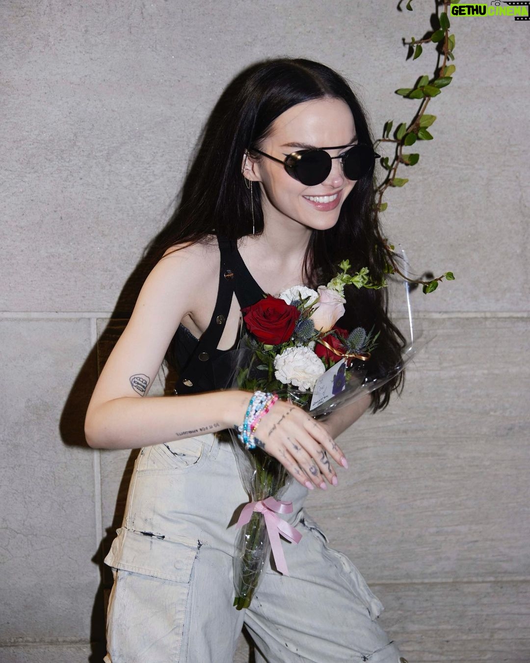 Dove Cameron Instagram - LA 🫶🏻🫶🏻🫶🏻 hearing you sing the unreleased will never not be crazy to me