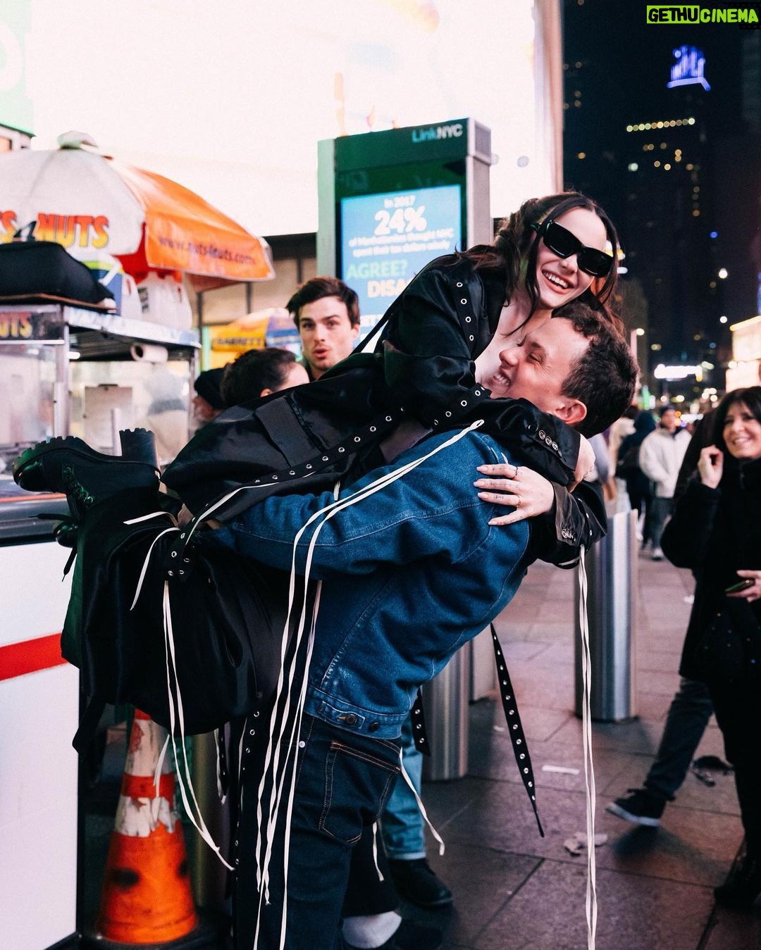 Dove Cameron Instagram - new york , i love you. special night with only the closest🗽