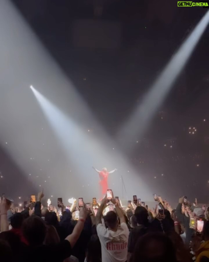 Drake Instagram - O CANADA WE STAND ON GUARD FOR THEEEEEEEEEEEEE THANK YOU ALL FOR THE BEST TOUR OF MY LIFE FOR THE 6 FOR MY FRIENDS FOR ALL THE DOGS WORLD WIDE…ALBUM FLOATING…TOUR WAS SPIRITUAL… ALL YOU GOOOFS BEEN THROWING MY NAME AROUND PUBLICLY FOR YEARS LIKE A FRISBEE DON’T BE SHOCKED IF I WANNA GO FETCH THAT SHIT AND BRING IT TO YOUR DOORSTEP…IT’S US!!!!! Savage this was hands down the best moment I ever had in my career on stage. Congrats my brother the world is yours!!!!