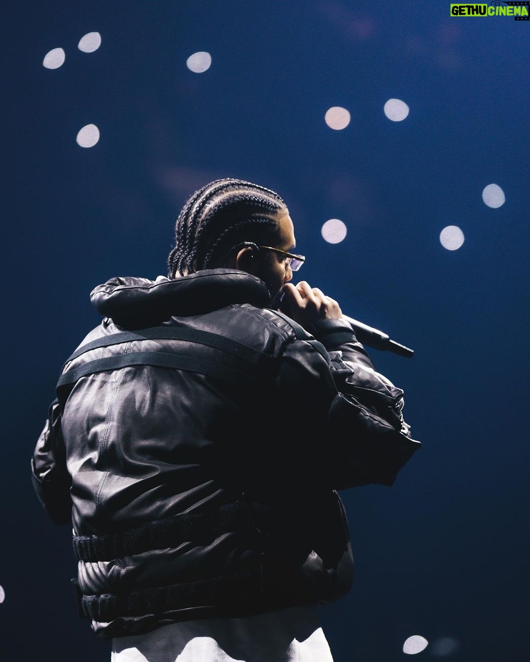 Drake Instagram - The show is a knockout even when the opps wanna pop out and act like we rock out…my brothers would never tell me watch out cause they know the only time I watch out is when I roll up my sleeve and let my watch out duhhhh New York, New York