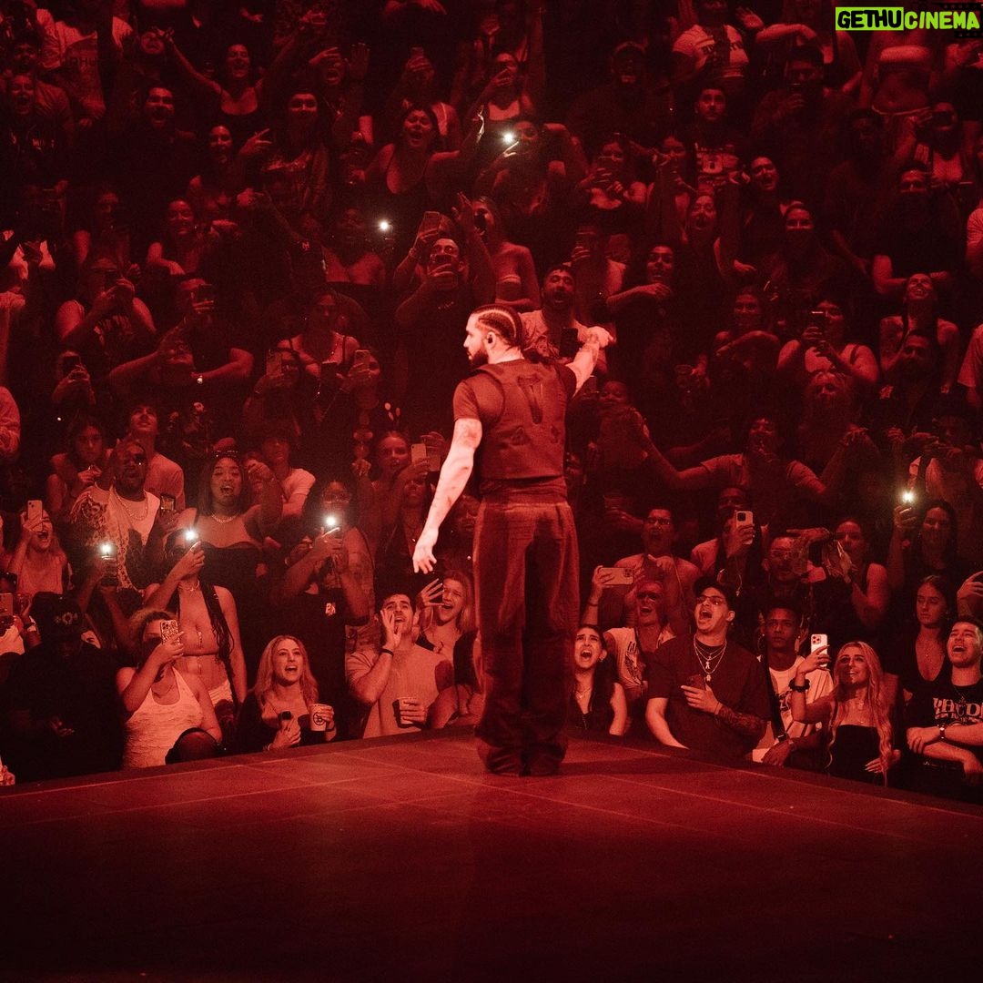 Drake Instagram - Who else can get the Garden b(l)ooming like this? TD Garden, Boston