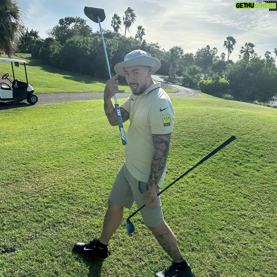 Drake Instagram - I’m trash at this sport but the drinks are hitting.