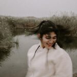 Drishya Raghunath Instagram - The world’s a little blurry or maybe it’s my eyes . Picture courtesy: @vishnu_whiteramp 🤍 #nature #fashion #aesthetics #ａｅｓｔｈｅｔｉｃ #aestheticedits #aestheticwallpapers #drishyaraghunath #vishnuraveendranphotography