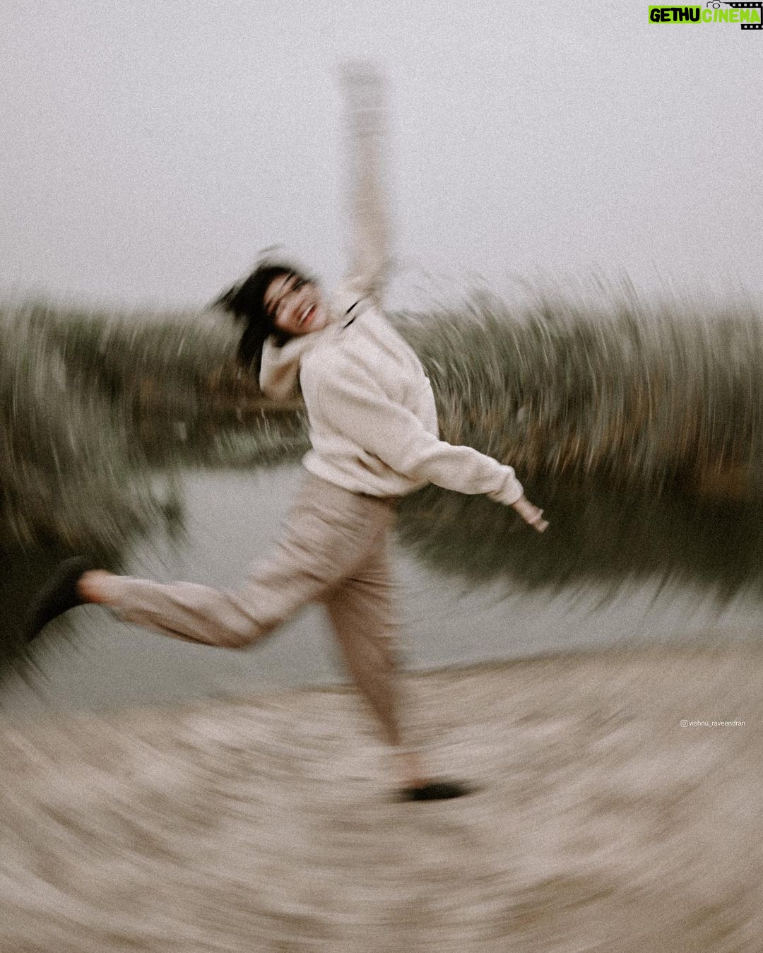 Drishya Raghunath Instagram - The world’s a little blurry or maybe it’s my eyes . Picture courtesy: @vishnu_whiteramp 🤍 #nature #fashion #aesthetics #aesthetic #aestheticedits #aestheticwallpapers #drishyaraghunath #vishnuraveendranphotography