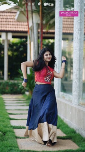 Drishya Raghunath Instagram - Dance to the tunes of Swayamvara theme song and upload those dance reels on your social media page. Don't forget to follow the Swayamvara Silks Instagram page and tag them with the hashtag #swayamvarasong!  Participants will recieve exciting prizes from Swayamvara Silks! Last date of accepting entries: April: 30. Best of luck! 
SWAYAMVARA SONG 

Inframe:@drishya__raghunath
Video by:@basil_kanjirathingal
#Swayamvarasong 
#reelschallenge 
#dancechallenge
#drishyaraghunath 
#instagood #instagram 
#dulquersalmaan #dq #dancereels #dancechallenge
#swayamvarasilksindia