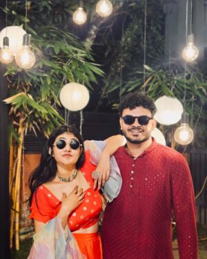 Drishya Raghunath Instagram - GULABHI NIGHT was filled with fun and craziness ❤️
Swipe left to find out :) 

Statement choker from @adorebypriyanka ❤️