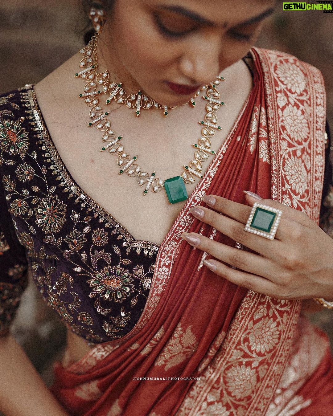 Drishya Raghunath Instagram - 🪷 Pc: @jishnumurali_ Wearing: @santinni.in Ornaments: @unniyarchajewelry (use code DRISHYA to get additional discount) Mua : @aparnamidhun_makeover #saree #ethinicwear #traditional #festive #drishya #drishyaraghunath