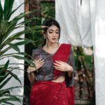 Drishya Raghunath Instagram – ग़ुलाब का फूल

PHOTOGRAPHY : @jishnumurali_  MUA : @cosmoholic_by_amritha_sarath 
OUTFIT : @chithras_fashion_paradise 
RETOUCH : @abhishek__asokan 
ASSISTANT : pixel.monk._ 
LOCATION : @niramayamheritage

#styling #red #saree #danielwellington #indowestern #drishya #drishyaraghunath