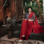 Drishya Raghunath Instagram – ग़ुलाब का फूल

PHOTOGRAPHY : @jishnumurali_  MUA : @cosmoholic_by_amritha_sarath 
OUTFIT : @chithras_fashion_paradise 
RETOUCH : @abhishek__asokan 
ASSISTANT : pixel.monk._ 
LOCATION : @niramayamheritage

#styling #red #saree #danielwellington #indowestern #drishya #drishyaraghunath