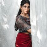 Drishya Raghunath Instagram – ग़ुलाब का फूल 

PHOTOGRAPHY : @jishnumurali_  MUA : @cosmoholic_by_amritha_sarath 
OUTFIT : @chithras_fashion_paradise 
RETOUCH : @abhishek__asokan 
ASSISTANT : pixel.monk._ 
LOCATION : @niramayamheritage

#red #outfits #redoutfit #indowestern #fashionista #styling #drishya #drishyaraghunath