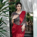 Drishya Raghunath Instagram – ग़ुलाब का फूल 

PHOTOGRAPHY : @jishnumurali_  MUA : @cosmoholic_by_amritha_sarath 
OUTFIT : @chithras_fashion_paradise 
RETOUCH : @abhishek__asokan 
ASSISTANT : pixel.monk._ 
LOCATION : @niramayamheritage

#red #outfits #redoutfit #indowestern #fashionista #styling #drishya #drishyaraghunath