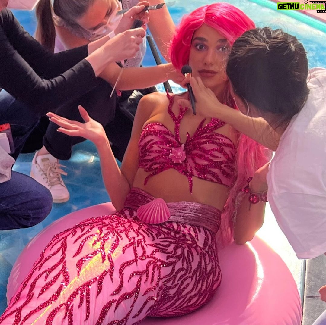 Dua Lipa Instagram - when I say "dance crying" is my genre this is what I mean...