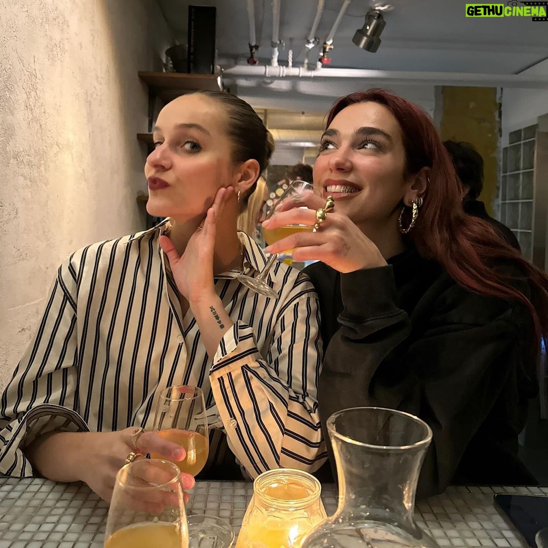 Dua Lipa Instagram - CPH weekend w my sisters 🇩🇰❤️