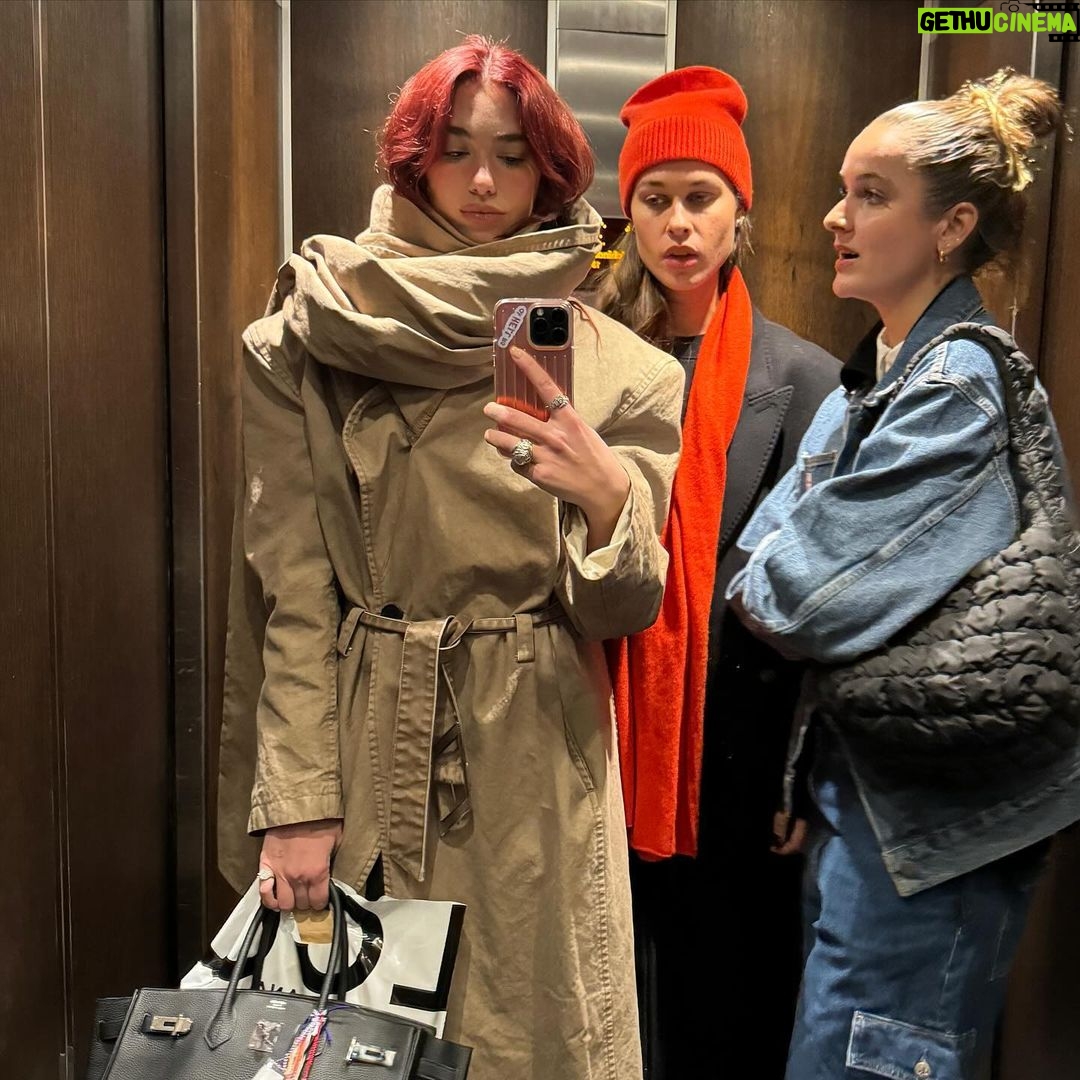 Dua Lipa Instagram - CPH weekend w my sisters 🇩🇰❤️