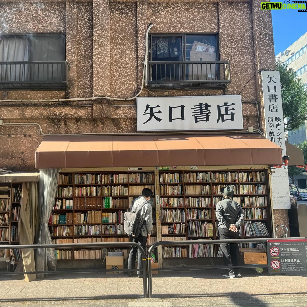 Dua Lipa Instagram - everytime I visit Tokyo I come to see my friend Daisuke because no trip is complete here without his sushi!!! This time he taught me how to make my own perfect nigiri 🍣⭐️🍣⭐️🍣⭐️ + some exploring at Jimbocho "Tokyo's booktown" earlier📚 ~ a perfect day