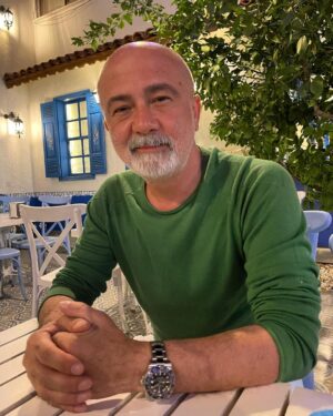Durul Bazan Instagram - Çok uzak
Fazla yakın 
Bir zaman
#tbt