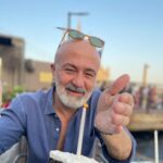 Durul Bazan Instagram - Rüzgara rağmen bir yaşıma daha basmış bulunuyorum… Vatana Millete ve Bana hayırlı uğurlu olsun… yayında ve yapımda emeği geçen,başta Annem ve Babam olmak üzere herkese sonsuz teşekkürler 🎂