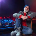 Durul Bazan Instagram – yarın…
ardından yarın…
ardından yine yarın…
sürüklenir de böyle küçücük adımlarla gün gün üstüne gelir yazgıdaki zamanın son hecesine kadar…
W.Shakespeare