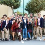 Durul Bazan Instagram - Sevgili Duy Benililer ; her güzel şey bitermiş,malesef Fikret hoca’nın hikayesinin de sonuna geldik … Öncelikle böyle bir işin altına imza attığı için eski dost @surecfilm ‘e ,başından sonuna en ince detayına kadar uğraşarak projeyi vareden @atukman ‘a, henüz tanışmasak da @itirozoflu ‘ya 😂 ,bana “Fikret Tosun” karakterini emanet eden @makbulekosif ‘e , oyuncuları için sette harika bir çalışma alanı yaratan @alihoneyer ‘e , @sek_serkankaya ‘ya , ekranda beni bile güzel göstermeyi başaran görüntü yönetmeni @barisbayramm ‘a ,müthiş performanslarıyla pırıl pırıl parlayan birçoğuyla yeni tanıştığım ve tekrar karşılaşacağımızdan emin olduğum gencecik meslektaşlarıma,her sabah bir dal sigarasından otlatıp kahvemi pişiren Adem bey’e ,ışığı taşıyanından,trafiği kesenine,ezber tutanından ,güvenliğine,bana yaşattığınız her an için teşekkür ederim… Hakkım varsa helal olsun… Siz de hakkınızı helal edin 🙏 Başka bir hikayede buluşmak dileğiyle 🖖