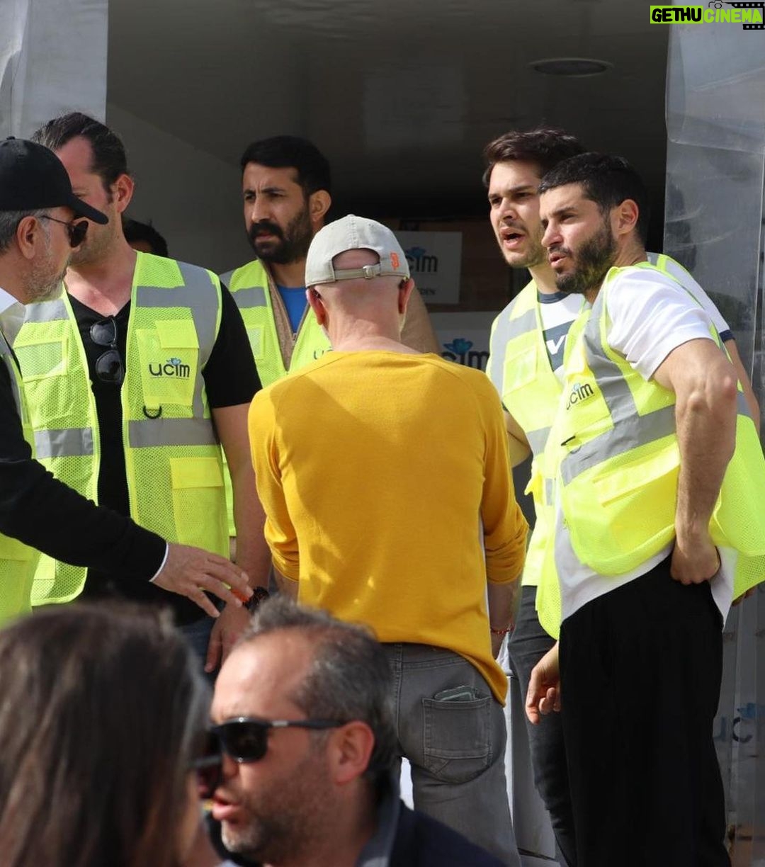 Durul Bazan Instagram - Sevgili @ucimorgtr @saadetozkanefe @yucelceylancom ve çorbada tuzu bulunan tüm kardeşlerim; Deprem bölgesindeki kardeşlerimize yurdun dört bir yanında da kardeşleri olduğunu gösterme fırsatı verdiğiniz için ne kadar teşekkür etsek azdır…♥️🦋 Gaziantep