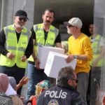Durul Bazan Instagram - Sevgili @ucimorgtr @saadetozkanefe @yucelceylancom ve çorbada tuzu bulunan tüm kardeşlerim; Deprem bölgesindeki kardeşlerimize yurdun dört bir yanında da kardeşleri olduğunu gösterme fırsatı verdiğiniz için ne kadar teşekkür etsek azdır…♥️🦋 Gaziantep