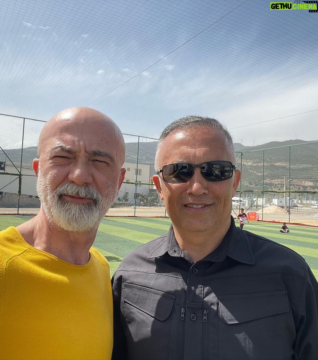 Durul Bazan Instagram - Sevgili @ucimorgtr @saadetozkanefe @yucelceylancom ve çorbada tuzu bulunan tüm kardeşlerim; Deprem bölgesindeki kardeşlerimize yurdun dört bir yanında da kardeşleri olduğunu gösterme fırsatı verdiğiniz için ne kadar teşekkür etsek azdır…♥️🦋 Gaziantep