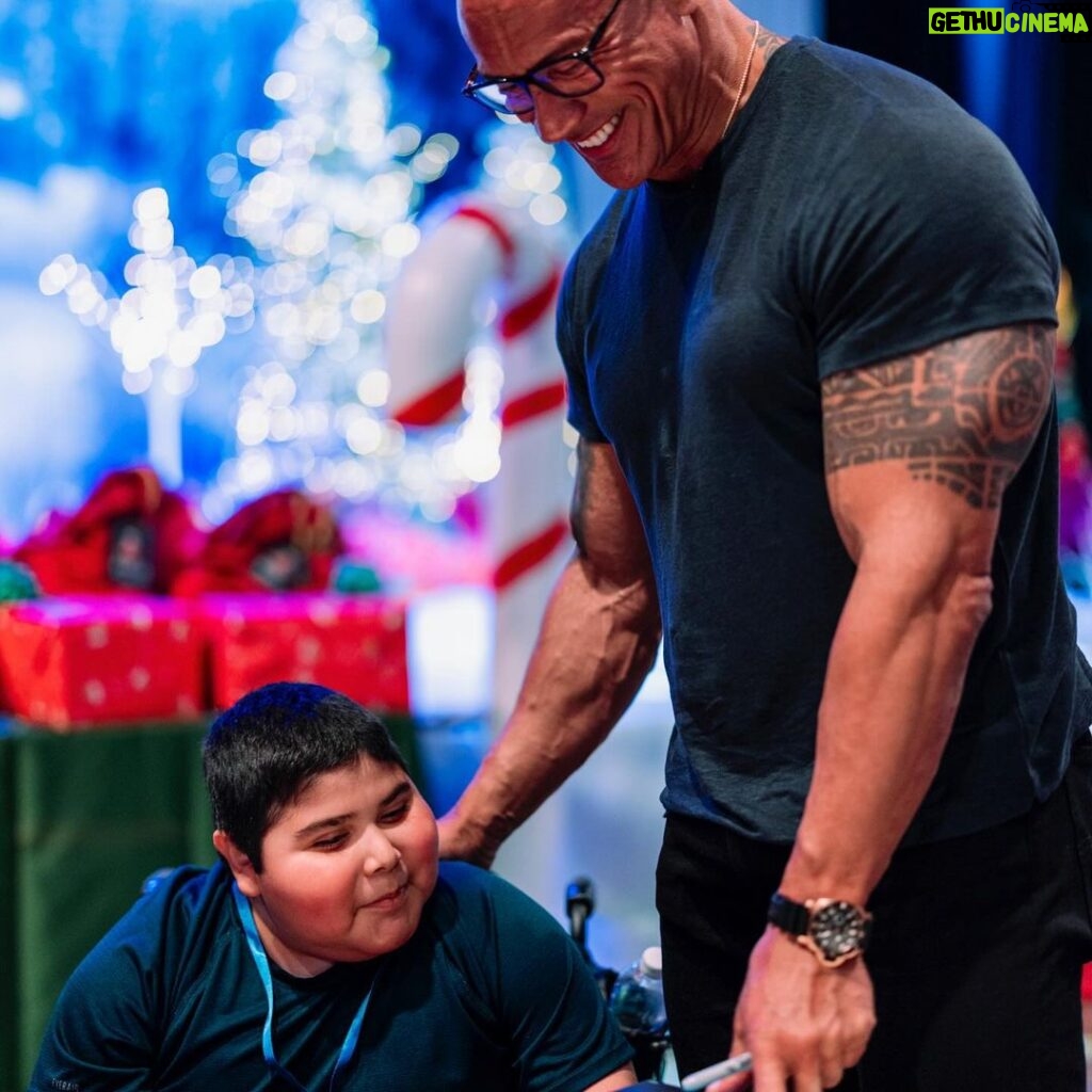 Dwayne Johnson Instagram - This is David Jaramillo from @makeawishamerica He’s 12 and he’s awesome! 👏🏾 David’s wish was to meet me. And he wanted to prove to himself and the world that his arms were more muscular than mine! Well he succeeded because I ain’t got nothing on David 😊💪🏾💪🏾 David asked so many brilliant questions and it was my honor to make his wish come true! There’s a lot of negative noise in the world today, but there’s also A LOT of positive good stuff out there too, and David is one of them. #MakeAWishDay #21Kids #BestDayEver