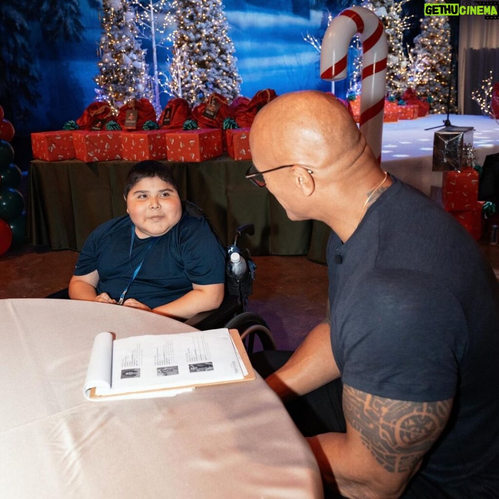 Dwayne Johnson Instagram - This is David Jaramillo from @makeawishamerica He’s 12 and he’s awesome! 👏🏾 David’s wish was to meet me. And he wanted to prove to himself and the world that his arms were more muscular than mine! Well he succeeded because I ain’t got nothing on David 😊💪🏾💪🏾 David asked so many brilliant questions and it was my honor to make his wish come true! There’s a lot of negative noise in the world today, but there’s also A LOT of positive good stuff out there too, and David is one of them. #MakeAWishDay #21Kids #BestDayEver