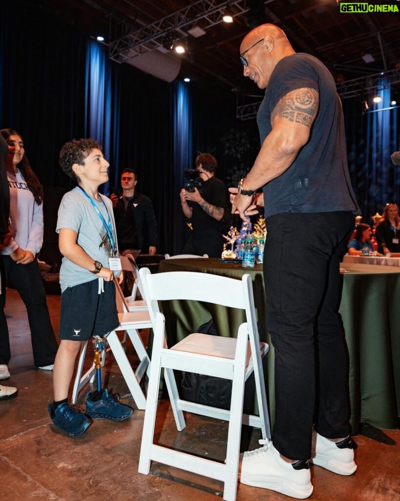 Dwayne Johnson Instagram - This is Kamran ‘Buddy’ Golesorkhi from @makeawishamerica. He’s 9yrs old and he’s awesome. Buddy’s wish was to meet me. He was so proud - rightfully so - to show me his insanely cool new prosthetic leg🦿👏🏾👏🏾👊🏾 Wish I was as cool as Buddy but that’s what makes him special. Lots of positive and good stuff still happens in this world and Buddy is one of them. #MakeAWishDay #21Kids #BestDayEver