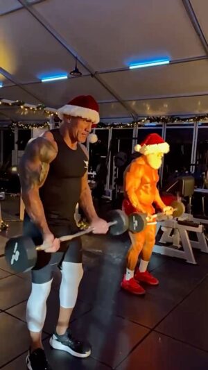 Dwayne Johnson Instagram - Burnin’ that midnight oil baby 🕯️💪🏾
We decided to actually train after our @projectrock shoot in the Iron Paradise — with my long time buddy and training partner @mike_ryan_celebritytrainer 

Just two filthy Boston loving animals 😜😈💀

#projectrock ⛰️ 
#wereallaworkinprogress 🏗️