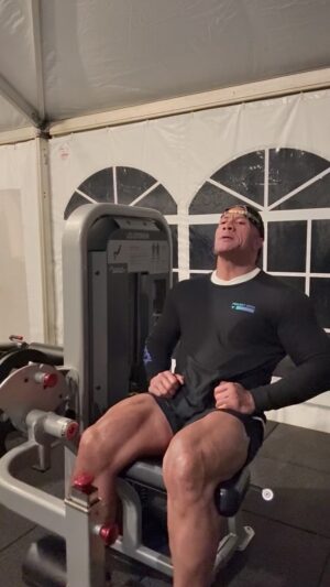 Dwayne Johnson Instagram - “if you knew the cage that I was raised” ⛓️

Crazy week of work, time to unload and let it go. 

Appreciate the name check, my brothers! One of my favorite hype songs - LFG!!! 🎶💪🏾

#midnightoilburners🕯 
#santascoming 🛷🎅🏾