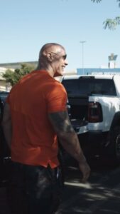 Dwayne Johnson Instagram - Hand to hand 🫱🏼‍🫲🏾 (I’m a sucker for this stuff 🙋🏽‍♂️) Surprise to this amazing mama!! Newly divorced, single mom, working hard to raise two young boys. My good buddy and amazing soul @isaiahgarza helped me find some good people willing to give him $7bucks, then when they met me (surprise) I added a few more zeroes and gave it back to them. I was inspired to do this from an investment I made in a financial wellness company called @Acorns, and we created a great debit card called “The Mighty Oak” as a way to help people gain financial independence. Slow and steady - like an oak. I want you to sign up for the Mighty Oak Debit Card (before 3/31/24), so you can be automatically entered for a chance to win ONE of our SEVEN $50,000 Mighty Paychecks. I stayed creepy and surprised 🤣 some more good folks with $7,000 as well as surprising a beautiful family with $50,000. Awesome stuff. More to come ❤️🙏🏾 Merry Christmas!! @Acorns #MightyOak #termsapply