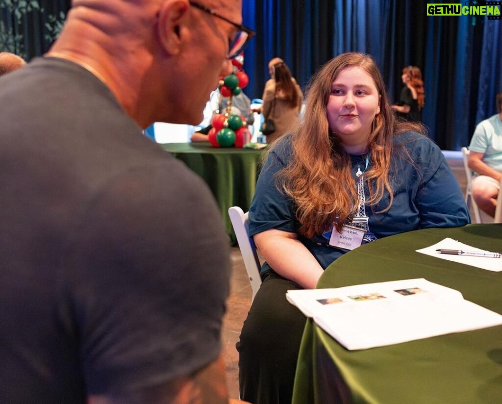 Dwayne Johnson Instagram - Here’s the sweetest girl Kelsee Ayers from @makeawishamerica. She’s 19 and she’s awesome! Kelsee’s wish was to meet me. And I was super lucky to meet her! She was so sweet and kind. I really enjoyed hanging out with her and talking to her family. 4th picture of us ☝🏾 is her showing me all the reasons I’m jealous of her beautiful long hair 😂🙋🏽‍♂️ I say this over and over with these kids - there’s so much negativity and noise out there - and these kids who’ve been dealt challenges in their lives are an example of all things positive and the strength it takes to overcome the overwhelming. Kelsee strong. #MakeAWishDay #21Kids #BestDayEver