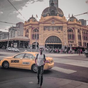 Dwi AP Instagram - 𝐔𝐧𝐭𝐮𝐤 𝐲𝐠 𝐛𝐞𝐥𝐮𝐦 𝐭𝐚𝐮,
𝐒𝐞𝐝𝐢𝐤𝐢𝐭 𝐜𝐞𝐫𝐢𝐭𝐚 𝐭𝐞𝐧𝐭𝐚𝐧𝐠 𝐠𝐞𝐝𝐮𝐧𝐠 𝐝𝐢 𝐛𝐞𝐥𝐚𝐤𝐚𝐧𝐠 𝐠𝐰. 𝐈𝐭𝐮 𝐚𝐝𝐚𝐥𝐚𝐡 𝐬𝐭𝐚𝐬𝐢𝐮𝐧 𝐤𝐞𝐫𝐞𝐭𝐚 𝐚𝐩𝐢. 𝐅𝐥𝐢𝐧𝐝𝐞𝐫𝐬 𝐒𝐭𝐫𝐞𝐞𝐭 𝐚𝐝𝐚𝐥𝐚𝐡 𝐬𝐭𝐚𝐬𝐢𝐮𝐧 𝐤𝐞𝐫𝐞𝐭𝐚 𝐚𝐩𝐢 𝐌𝐞𝐭𝐫𝐨 𝐓𝐫𝐚𝐢𝐧𝐬 𝐲𝐚𝐧𝐠 𝐛𝐞𝐫𝐥𝐨𝐤𝐚𝐬𝐢 𝐝𝐢 𝐌𝐞𝐥𝐛𝐨𝐮𝐫𝐧𝐞, 𝐕𝐢𝐜𝐭𝐨𝐫𝐢𝐚. 𝐃𝐚𝐫𝐢 𝐬𝐞𝐠𝐢 𝐌𝐞𝐭𝐫𝐨 𝐓𝐫𝐚𝐢𝐧𝐬, 𝐬𝐭𝐚𝐬𝐢𝐮𝐧 𝐢𝐧𝐢 𝐦𝐞𝐫𝐮𝐩𝐚𝐤𝐚𝐧 𝐬𝐚𝐥𝐚𝐡 𝐬𝐚𝐭𝐮 𝐝𝐚𝐫𝐢 𝐥𝐢𝐦𝐚 𝐬𝐭𝐚𝐬𝐢𝐮𝐧 𝐂𝐢𝐭𝐲 𝐋𝐨𝐨𝐩. 𝐖𝐚𝐫𝐠𝐚 𝐌𝐞𝐥𝐛𝐨𝐮𝐫𝐧𝐞 𝐛𝐢𝐚𝐬𝐚𝐧𝐲𝐚 𝐦𝐞𝐦𝐚𝐧𝐠𝐠𝐢𝐥𝐧𝐲𝐚 𝐅𝐥𝐢𝐧𝐝𝐞𝐫𝐬 𝐒𝐭𝐫𝐞𝐞𝐭, 𝐬𝐚𝐦𝐚 𝐝𝐞𝐧𝐠𝐚𝐧 𝐧𝐚𝐦𝐚 𝐣𝐚𝐥𝐚𝐧 𝐭𝐞𝐦𝐩𝐚𝐭 𝐬𝐭𝐚𝐬𝐢𝐮𝐧 𝐢𝐧𝐢 𝐭𝐞𝐫𝐥𝐞𝐭𝐚𝐤 (𝐝𝐢 𝐬𝐮𝐝𝐮𝐭 𝐅𝐥𝐢𝐧𝐝𝐞𝐫𝐬 𝐒𝐭𝐫𝐞𝐞𝐭 𝐝𝐚𝐧 𝐒𝐰𝐚𝐧𝐬𝐭𝐨𝐧 𝐒𝐭𝐫𝐞𝐞𝐭). 𝐒𝐭𝐚𝐬𝐢𝐮𝐧 𝐢𝐧𝐢 𝐦𝐞𝐫𝐮𝐩𝐚𝐤𝐚𝐧 𝐭𝐞𝐦𝐩𝐚𝐭 𝐩𝐞𝐫𝐭𝐞𝐦𝐮𝐚𝐧 𝐲𝐚𝐧𝐠 𝐩𝐨𝐩𝐮𝐥𝐞𝐫 𝐤𝐚𝐫𝐞𝐧𝐚 𝐦𝐞𝐫𝐮𝐩𝐚𝐤𝐚𝐧 𝐬𝐭𝐚𝐬𝐢𝐮𝐧 𝐩𝐞𝐫𝐭𝐞𝐦𝐮𝐚𝐧 𝐛𝐚𝐠𝐢 𝐬𝐞𝐥𝐮𝐫𝐮𝐡 𝐣𝐚𝐥𝐮𝐫 𝐤𝐞𝐫𝐞𝐭𝐚 𝐚𝐩𝐢 𝐬𝐮𝐛𝐮𝐫𝐛𝐚𝐧 𝐌𝐞𝐥𝐛𝐨𝐮𝐫𝐧𝐞 𝐝𝐚𝐧 𝐭𝐞𝐫𝐥𝐞𝐭𝐚𝐤 𝐝𝐢 𝐩𝐮𝐬𝐚𝐭 𝐤𝐨𝐭𝐚. 𝐒𝐮𝐧𝐠𝐚𝐢 𝐘𝐚𝐫𝐫𝐚 𝐦𝐞𝐧𝐠𝐚𝐥𝐢𝐫 𝐝𝐢 𝐬𝐞𝐛𝐞𝐥𝐚𝐡 𝐬𝐭𝐚𝐬𝐢𝐮𝐧 𝐢𝐧𝐢. 𝐃𝐢 𝐬𝐞𝐛𝐞𝐫𝐚𝐧𝐠𝐧𝐲𝐚, 𝐭𝐞𝐫𝐥𝐞𝐭𝐚𝐤 𝐬𝐞𝐛𝐮𝐚𝐡 𝐛𝐚𝐧𝐠𝐮𝐧𝐚𝐧 𝐛𝐞𝐫𝐚𝐫𝐬𝐢𝐭𝐞𝐤𝐭𝐮𝐫 𝐦𝐨𝐝𝐞𝐫𝐧, 𝐅𝐞𝐝𝐞𝐫𝐚𝐭𝐢𝐨𝐧 𝐒𝐪𝐮𝐚𝐫𝐞(𝐠𝐰 𝐠𝐚𝐤 𝐬𝐞𝐦𝐩𝐞𝐭 𝐩𝐡𝐨𝐭𝐨 𝐝𝐬𝐢𝐧𝐢) 𝐒𝐞𝐤𝐢𝐚𝐧 𝐝𝐚𝐧 𝐭𝐫𝐢𝐦𝐚𝐤𝐚𝐬𝐢𝐡.