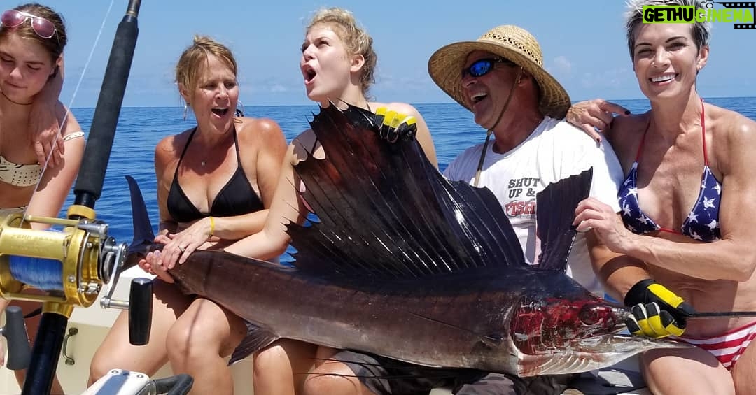 Eaddy Mays Instagram - A magical start to a magnificent day! 💪 🎣🐟 Thank you for life long memories! 😍😁 #catchandrelease #deepseafishing Emerald Isle, North Carolina