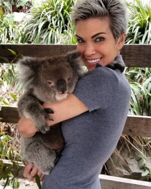 Eaddy Mays Instagram - Taking photos with Lucy today, I was as giddy as fans at a #COTN5 photo opp! *squeeee* 🇦🇺🐨😍