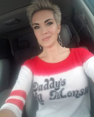Eaddy Mays Instagram - In my favourite shirt, headed to @dragoncon to pick up my passes. Come see me tomorrow!! ...5:30 at the Hyatt in the Marietta Room.
(it looks like I used "bitch filter" on this pic LOL 😂 ...wait.  why is that not a THING?! 😈 ) xoxo