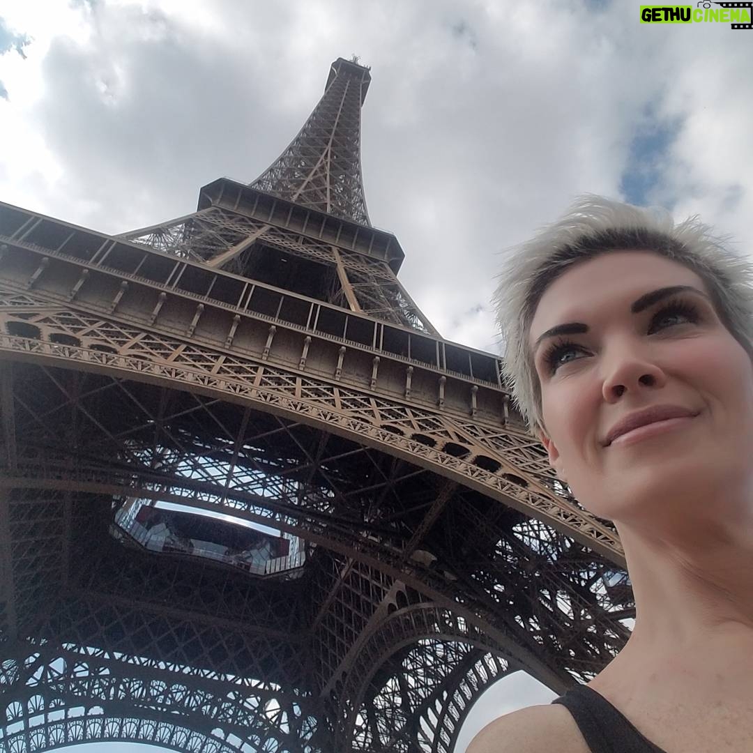 Eaddy Mays - 2.3K Likes - #Paris 😍