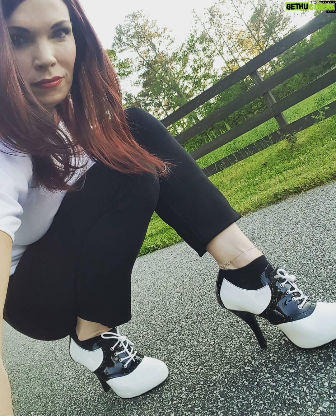 Eaddy Mays - 2.1K Likes - #Repost @darach.hale . . .
@eaddymays YOU LOOK HOT * * *
LOL Much appreciated, @darach.hale ;) This is me, heading to a costume fundraiser event last night.
#itsallabouttheshoes