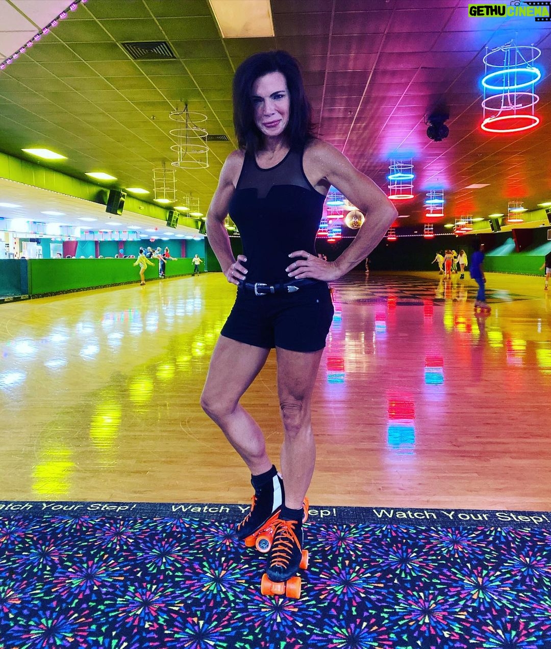 Eaddy Mays Instagram - Probably should claim that Iām just scouting filming locations and not here by myself having fun š¤š #lonerandlovingit Skate Country GA
