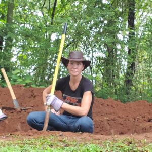 Eaddy Mays Instagram - ...sheesh. I'm running out of places to hide the bodies 😒
#gallowshumor #gravedigging #ashestoashes ❤