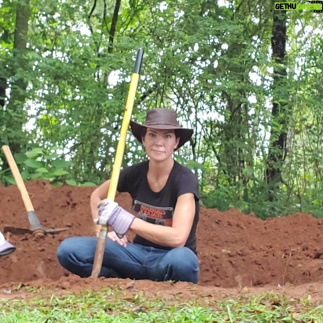 Eaddy Mays - 2.3K Likes - ...sheesh. I'm running out of places to hide the bodies 😒
#gallowshumor #gravedigging #ashestoashes ❤