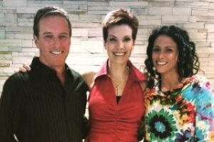 Eaddy Mays Instagram - #tbt Two of the loveliest people you could ever know 😍😍 @melissaponzio1
and @lindenashby 
We took this at one of the verrrrrry early @teenwolf conventions in 2014 📷🌟 ...seems like a million years ago! 😲 ...sigh, yeah, I miss it. 😢