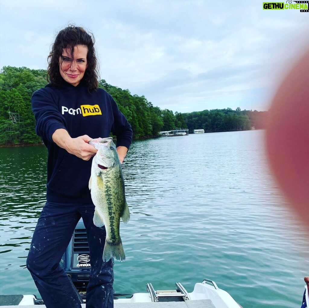 Eaddy Mays Instagram - Eeee! 🤩 Caught my first ever fish (nor counting the paid deep sea fishing in the past) this week! Had to post the picture with the finger in it cuz it made me LOL 😂😜 I hope you’re finishing ways to stay (relatively) sane during this _____ year 😣 I’m thinking about you. 💓 Stay encouraged! This crap has gotta get better eventually, right?! 🥴 RIGHT! 👍🏼 Okay? Okay. 😉😘 Lake Lanier