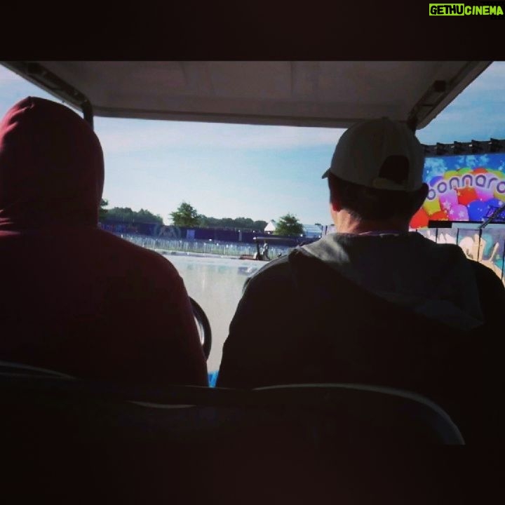 Eaddy Mays - 2.9K Likes - It was such a happy 'Roo!! 😍 #bonnaroo 🎶 🌻 Is it time to go back yet?!! ...great job DPing, @seanalally ⭐
#guerillashooting 🎥 😂 💥