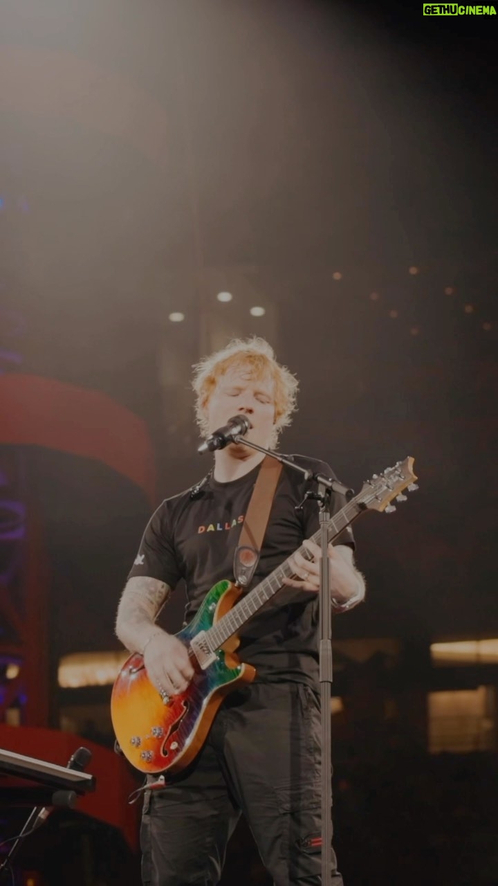 Ed Sheeran Instagram - Kicked off the North American leg of the stadium tour last night in Dallas, check it owwt x 📹 @liampethickphoto @mushroomcreative