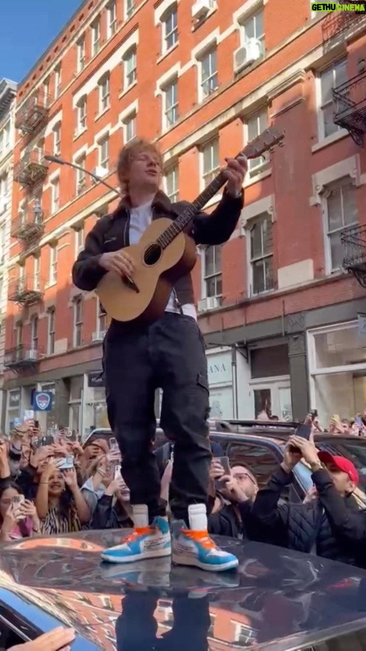 Ed Sheeran - 1.1 Million Likes - Standing on a Volvo in New York outside the pop up x